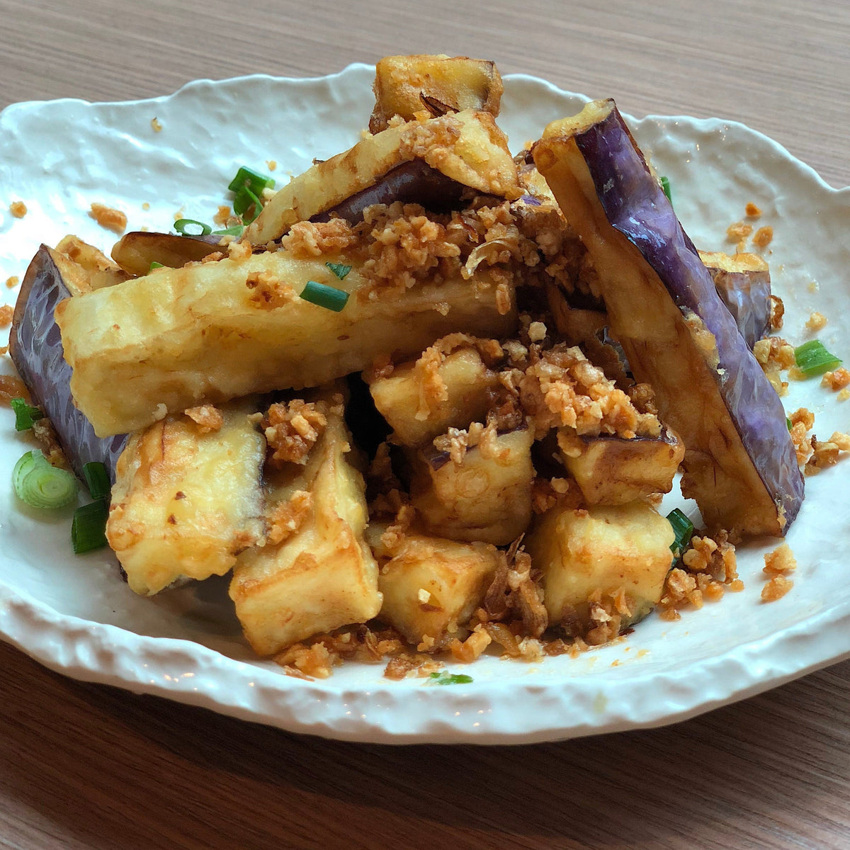 Salt & Pepper Caramelized Eggplant with Cai Po
椒盐脆皮茄菜脯